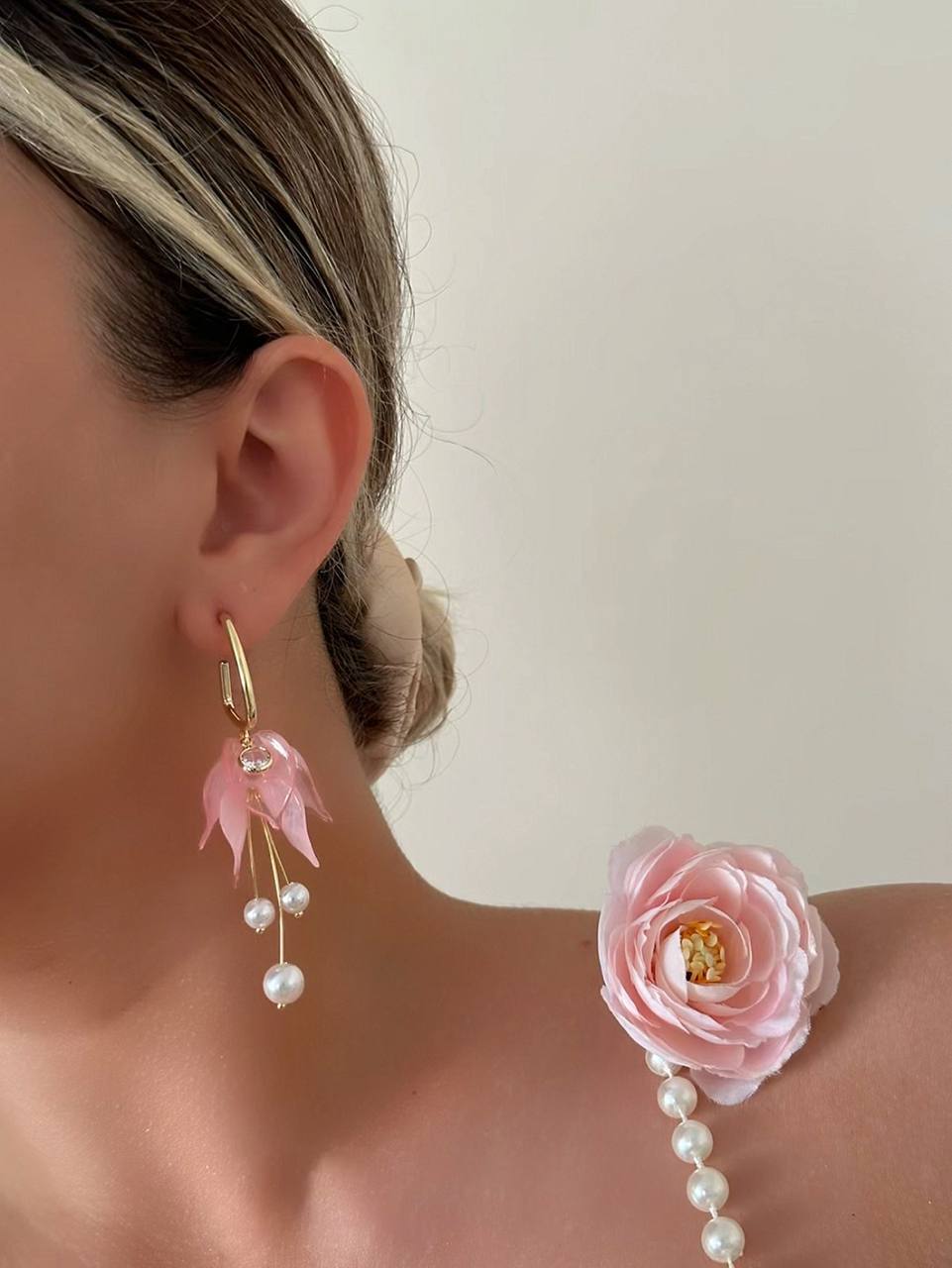 گوشواره مرواریدی با اویز پارچه ای صورتی